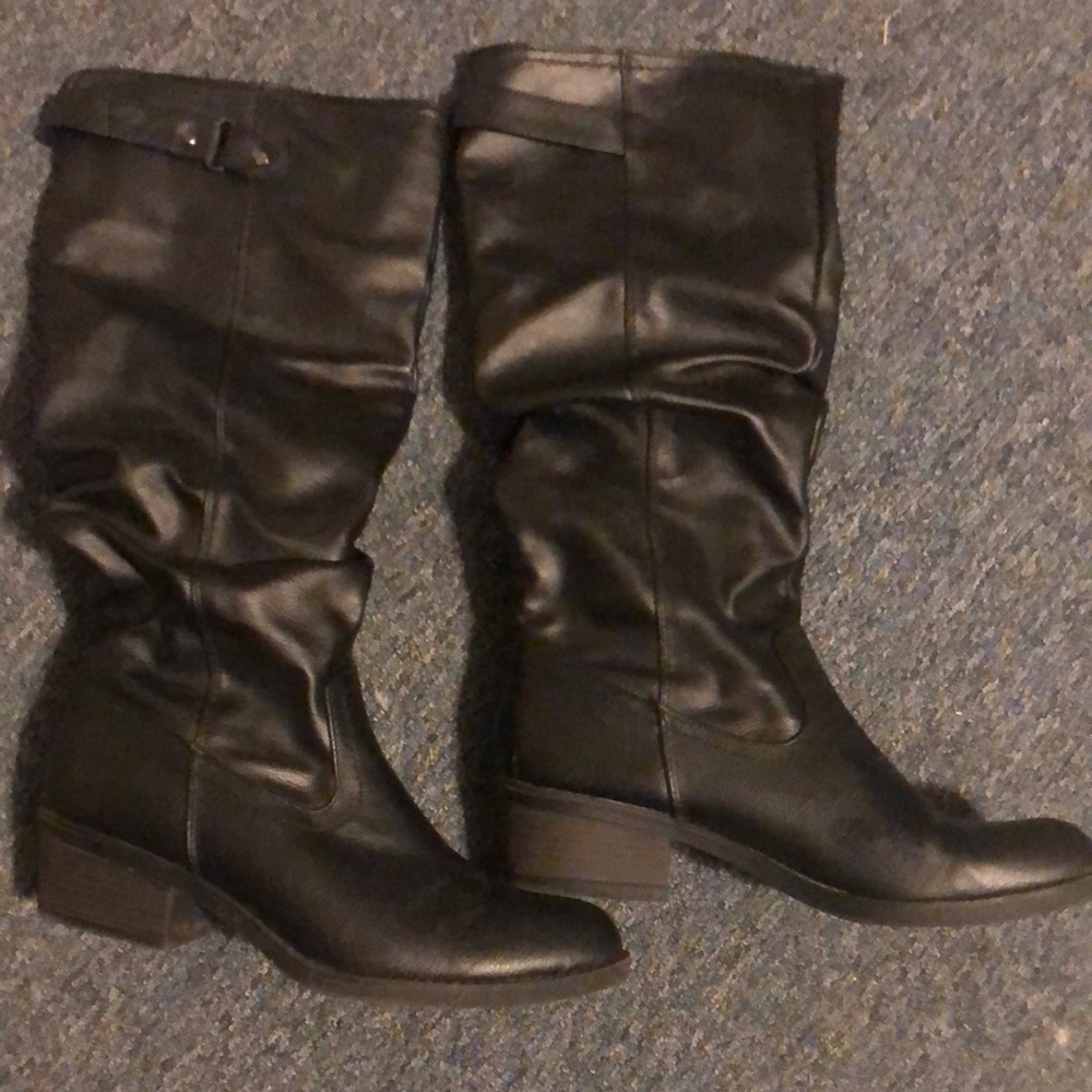 Black knee High womans 7.5 boots used